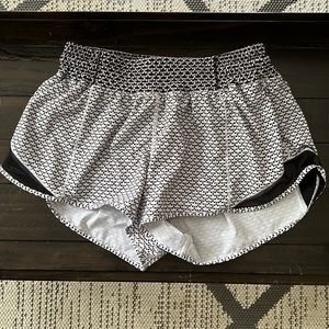 Black and white hotty hot shorts size 8
